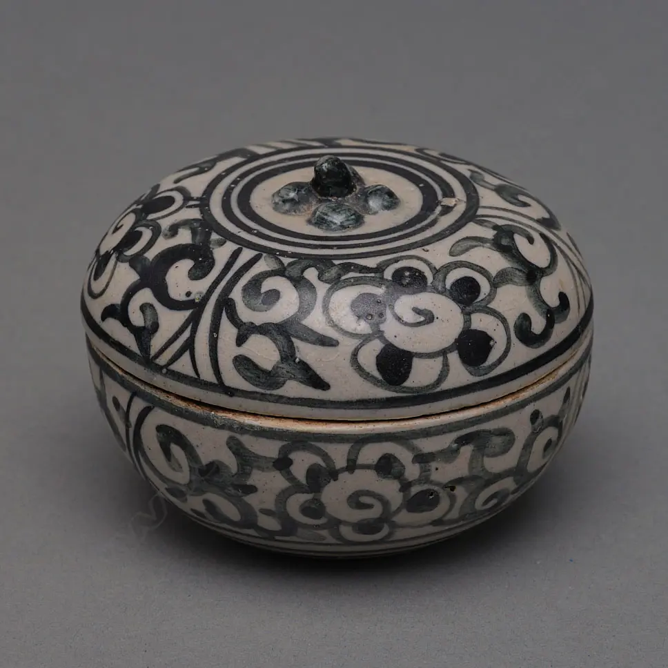 A Vietnamese Lê period stoneware covered box, Image 1++